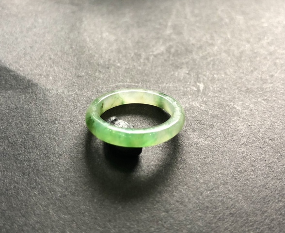 古玩玉器清代天然陽綠翡翠戒指拍賣，當前價格5500元