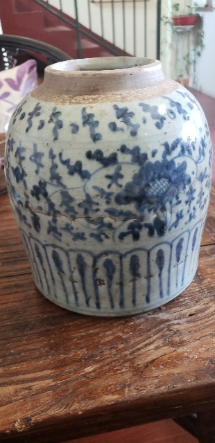 古玩陶瓷青花纏枝花紋罐拍賣(mài),當(dāng)前價(jià)格450元