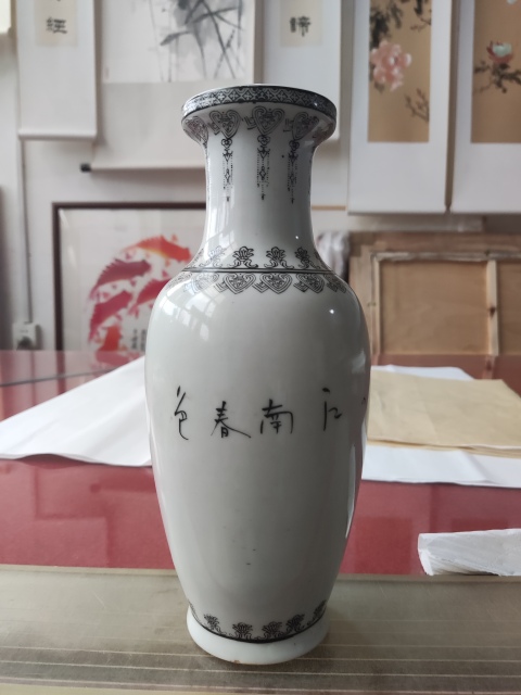 古玩陶瓷景德鎮(zhèn)山水紋瓶拍賣,當(dāng)前價格288元
