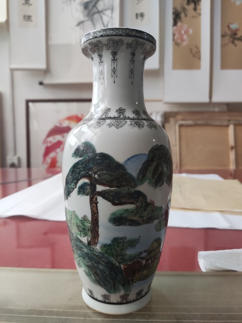 古玩陶瓷景德鎮(zhèn)山水紋瓶拍賣,當(dāng)前價格288元