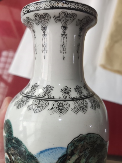 古玩陶瓷景德鎮(zhèn)山水紋瓶拍賣,當(dāng)前價格288元