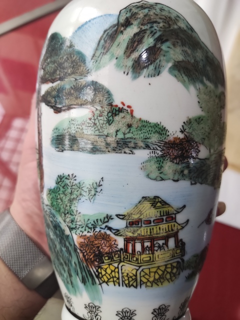 古玩陶瓷景德鎮(zhèn)山水紋瓶拍賣,當(dāng)前價格288元