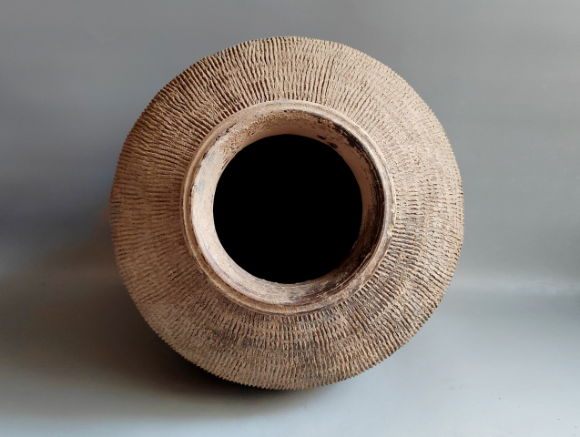 古玩陶瓷戰(zhàn)漢繩紋大罐拍賣,當(dāng)前價(jià)格1866元