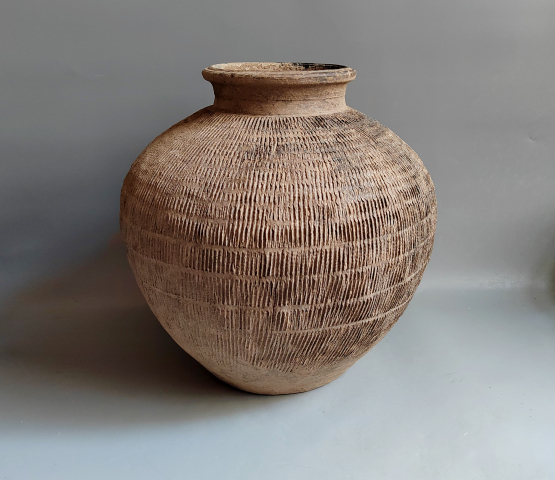 古玩陶瓷戰(zhàn)漢繩紋大罐拍賣,當(dāng)前價(jià)格1866元