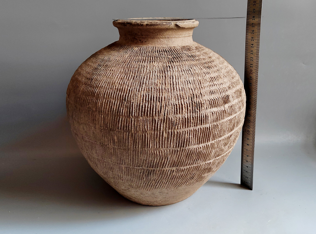 古玩陶瓷戰(zhàn)漢繩紋大罐拍賣,當(dāng)前價(jià)格1866元