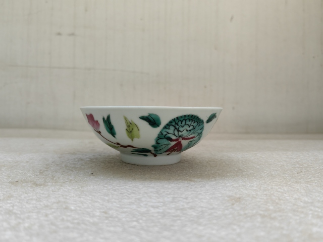 古玩陶瓷粉彩蝶戀花碗拍賣,當前價格450元