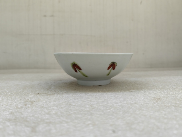 古玩陶瓷粉彩蝶戀花碗拍賣,當前價格450元