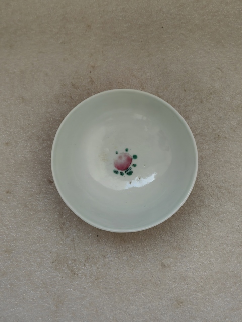 古玩陶瓷粉彩蝶戀花碗拍賣,當前價格450元