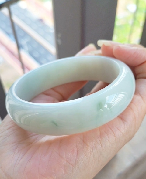 古玩玉器糯化翡翠手鐲拍賣，當前價格2600元