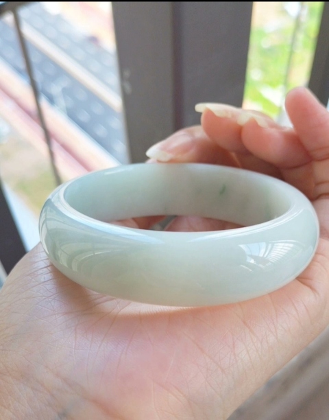 古玩玉器糯化翡翠手鐲拍賣，當前價格2600元