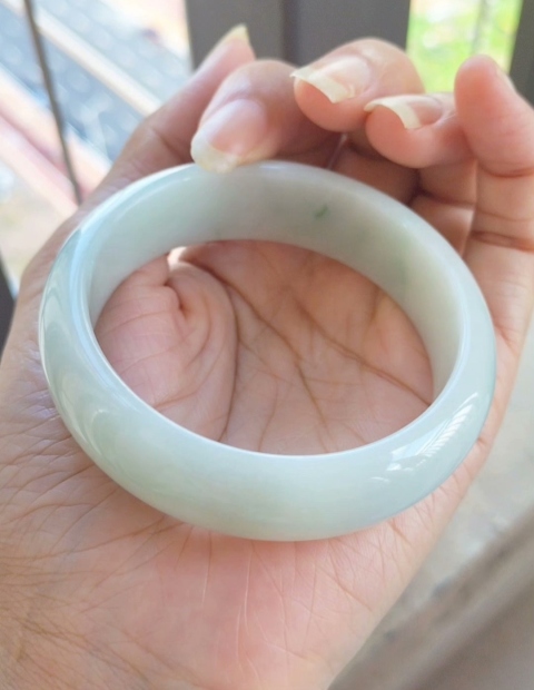 古玩玉器糯化翡翠手鐲拍賣，當前價格2600元