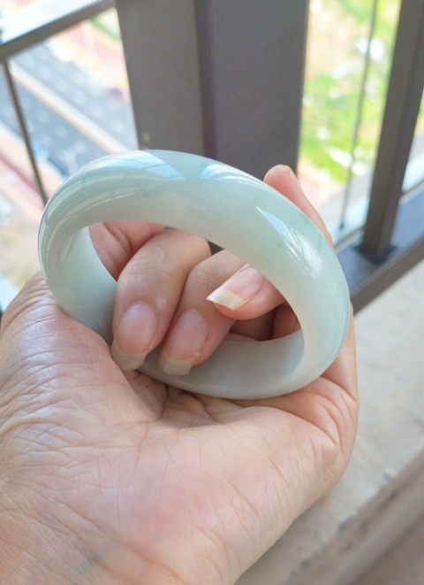 古玩玉器糯化翡翠手鐲拍賣，當前價格2600元