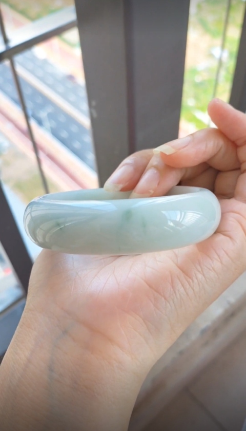 古玩玉器糯化翡翠手鐲拍賣，當前價格2600元