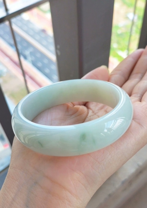 古玩玉器糯化翡翠手鐲拍賣，當前價格2600元