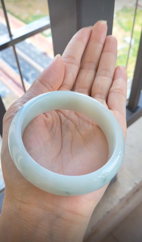 古玩玉器糯化翡翠手鐲拍賣，當前價格2600元