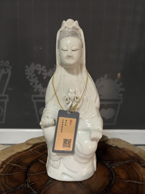 古玩陶瓷(保真卡)乾隆白釉觀音瓷塑拍賣,當(dāng)前價(jià)格2888元
