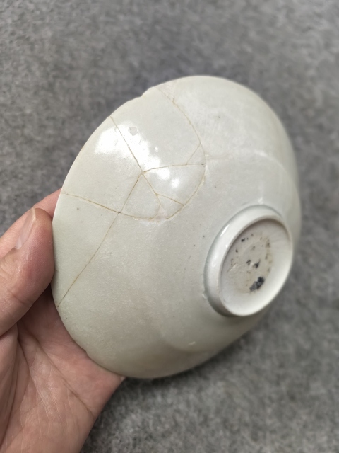 古玩陶瓷南宋-湖田窯刻花葵口盤拍賣,當前價格500元