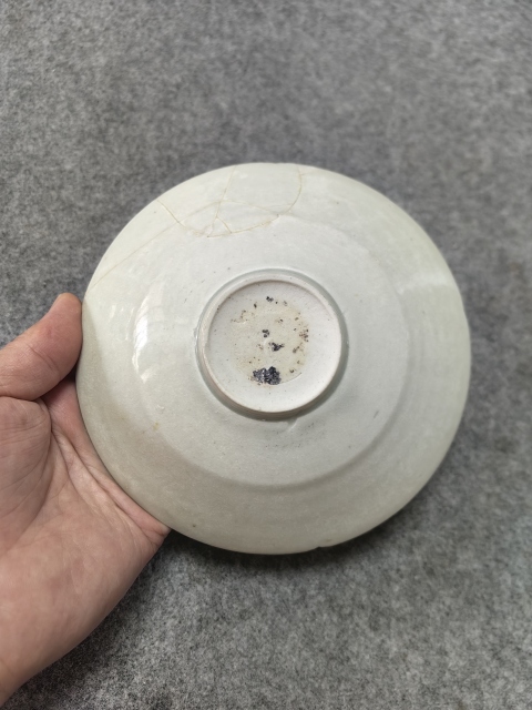 古玩陶瓷南宋-湖田窯刻花葵口盤拍賣,當前價格500元