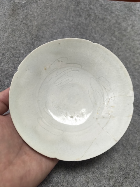 古玩陶瓷南宋-湖田窯刻花葵口盤拍賣,當前價格500元