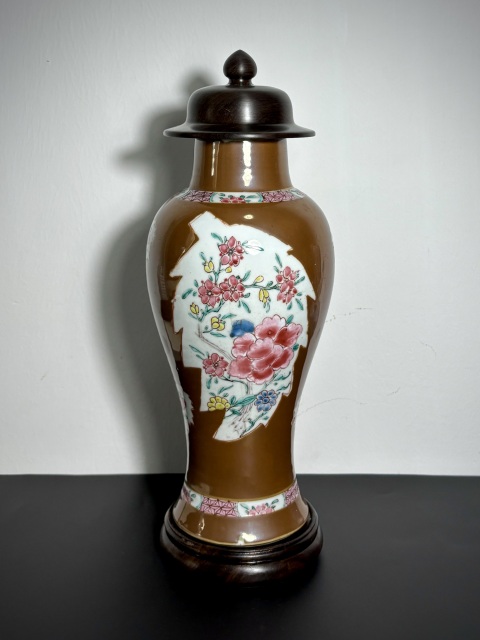 古玩陶瓷清雍正·紫金釉開窗粉彩花卉紋將軍瓶拍賣,當前價格2280元