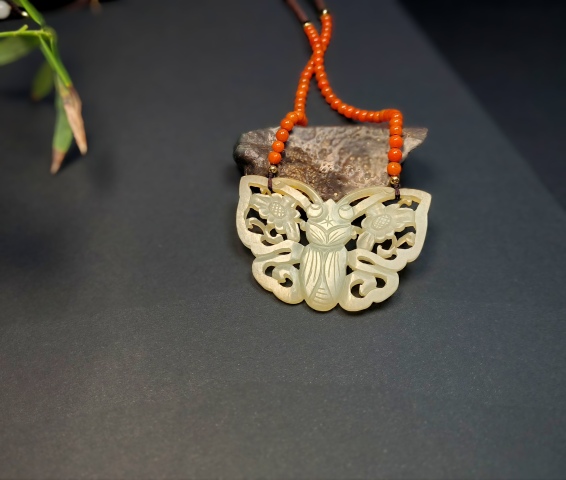 古玩玉器清代和田玉雕“蝴蝶佩”拍賣(mài)，當(dāng)前價(jià)格5900元