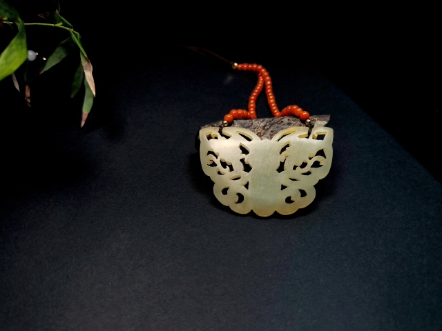 古玩玉器清代和田玉雕“蝴蝶佩”拍賣(mài)，當(dāng)前價(jià)格5900元
