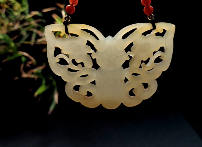 古玩玉器清代和田玉雕“蝴蝶佩”拍賣(mài)，當(dāng)前價(jià)格5900元