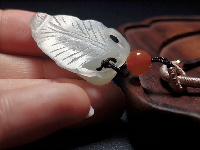 古玩玉器清代和田玉雕“一葉承歡”掛件拍賣，當前價格3200元