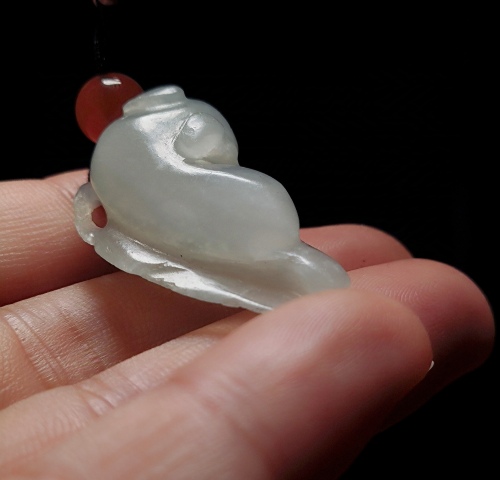 古玩玉器清代和田玉雕“一葉承歡”掛件拍賣，當前價格3200元