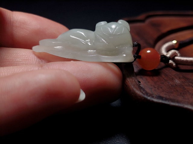 古玩玉器清代和田玉雕“一葉承歡”掛件拍賣，當前價格3200元