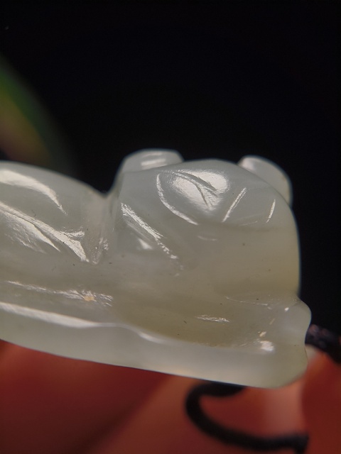 古玩玉器清代和田玉雕“一葉承歡”掛件拍賣，當前價格3200元