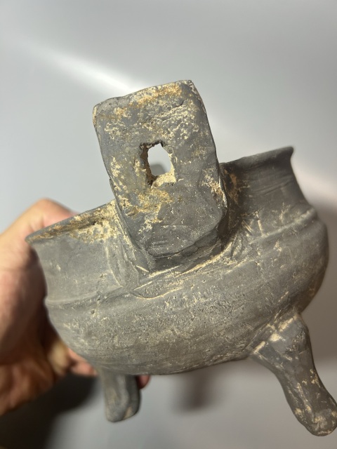 古玩陶瓷宋代·黑陶禮器鼎（禮鼎）拍賣(mài)，當(dāng)前價(jià)格5999元