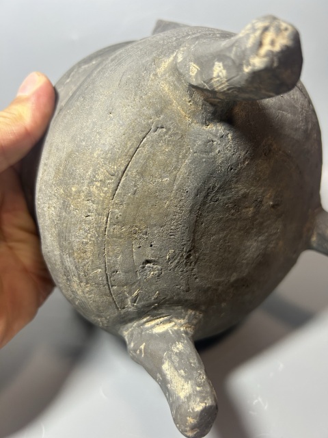 古玩陶瓷宋代·黑陶禮器鼎（禮鼎）拍賣(mài)，當(dāng)前價(jià)格5999元