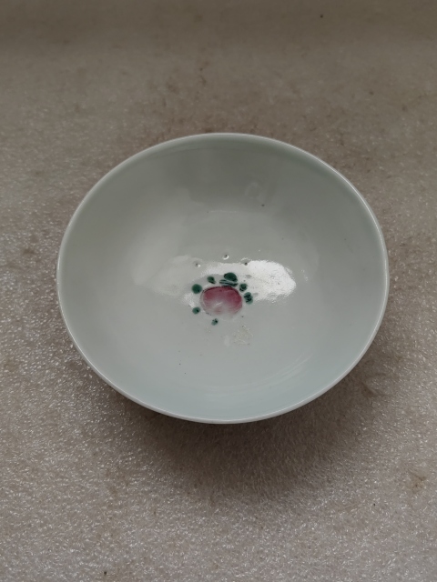 古玩陶瓷粉彩蝶戀花碗拍賣,當前價格450元
