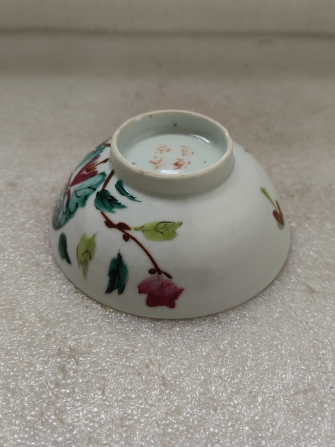 古玩陶瓷粉彩蝶戀花碗拍賣,當前價格450元