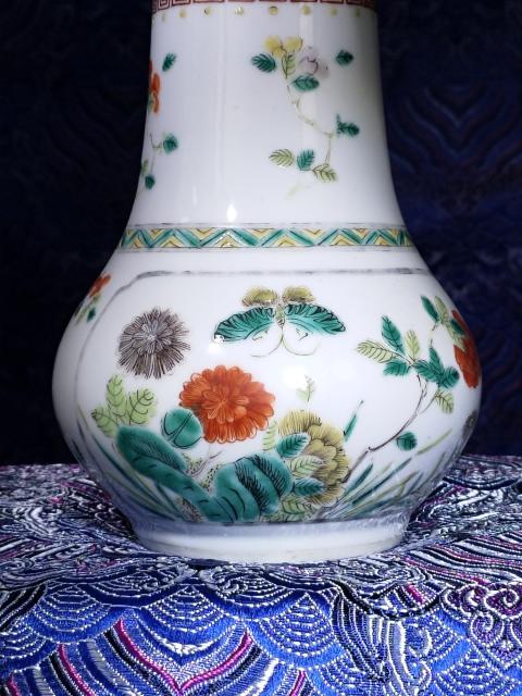 古玩陶瓷五彩山水花卉紋長頸瓶拍賣，當前價格8800元