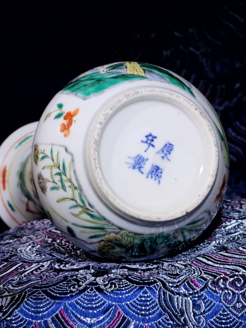 古玩陶瓷五彩山水花卉紋長頸瓶拍賣，當前價格8800元