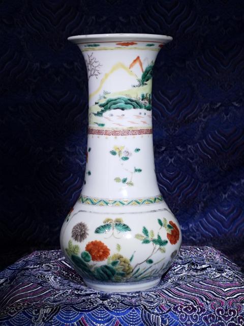 古玩陶瓷五彩山水花卉紋長頸瓶拍賣，當前價格8800元
