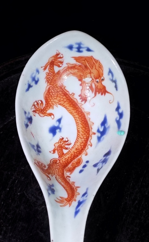 古玩陶瓷嘉慶清中期料彩礬紅五爪龍紋湯匙一只拍賣,當前價格13800元