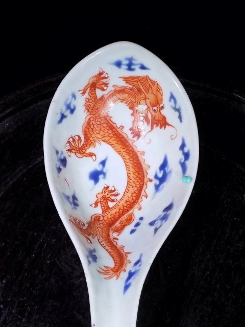 古玩陶瓷嘉慶清中期料彩礬紅五爪龍紋湯匙一只拍賣,當前價格13800元