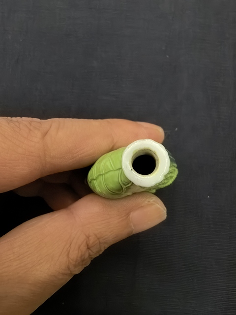 古玩陶瓷清晚期綠釉荷花造型鼻煙壺拍賣，當(dāng)前價格8888元