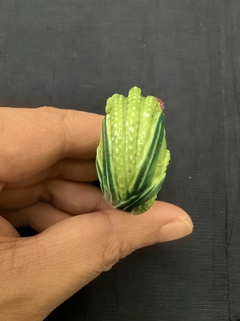 古玩陶瓷清晚期綠釉荷花造型鼻煙壺拍賣，當(dāng)前價格8888元
