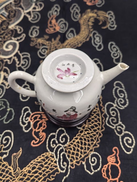 古玩陶瓷道咸粉彩無雙譜人物茶壺拍賣,當前價格18888元