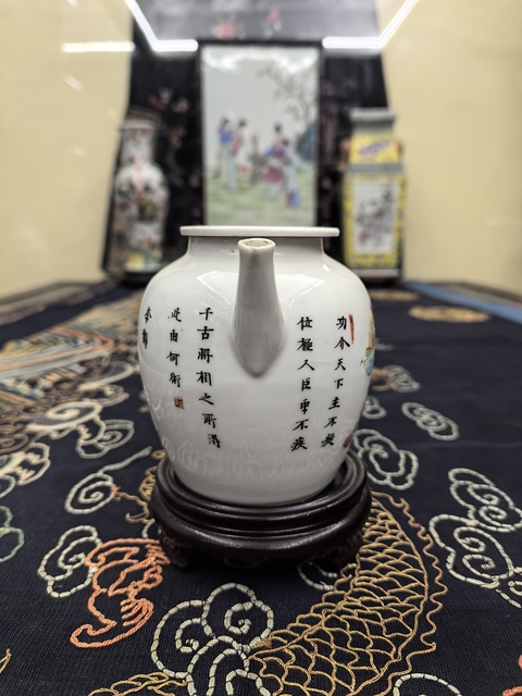 古玩陶瓷道咸粉彩無雙譜人物茶壺拍賣,當前價格18888元