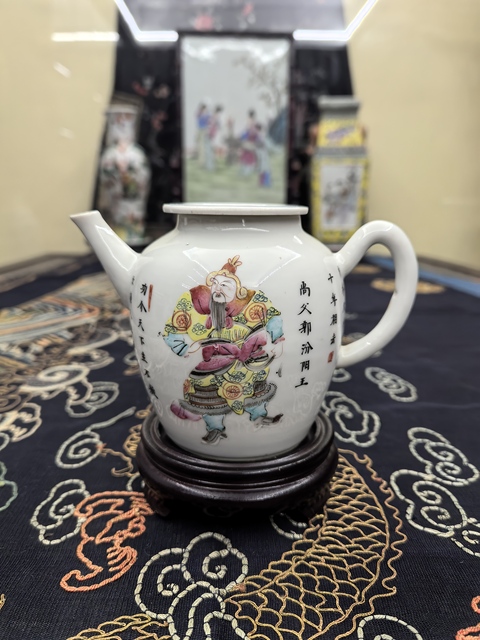古玩陶瓷道咸粉彩無雙譜人物茶壺拍賣,當前價格18888元