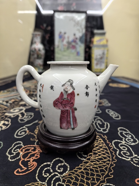 古玩陶瓷道咸粉彩無雙譜人物茶壺拍賣,當前價格18888元
