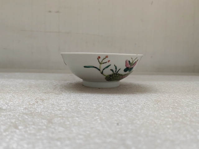 古玩陶瓷粉彩蝶戀花紋碗拍賣,當前價格220元