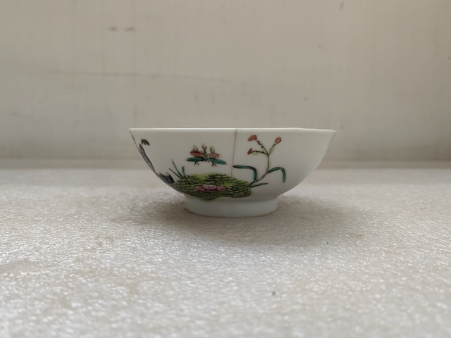 古玩陶瓷粉彩蝶戀花紋碗拍賣,當前價格220元