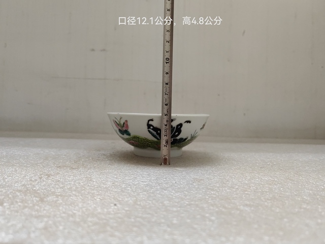 古玩陶瓷粉彩蝶戀花紋碗拍賣,當前價格220元