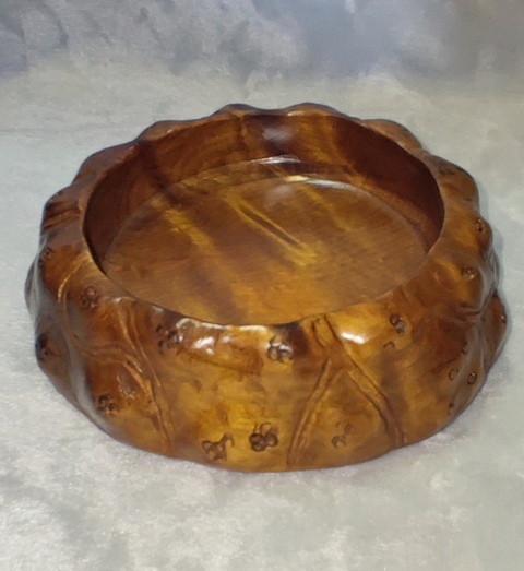 古玩雜項(xiàng)金絲楠木筆洗拍賣，當(dāng)前價格0元
